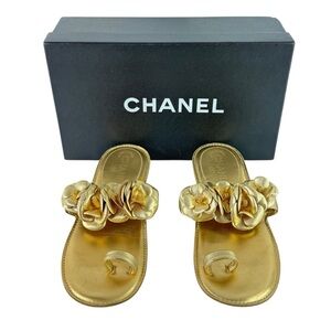 CHANEL Gold Leather Camellia Flower Toe Ring Sandals Made in Italy 36C - 6US